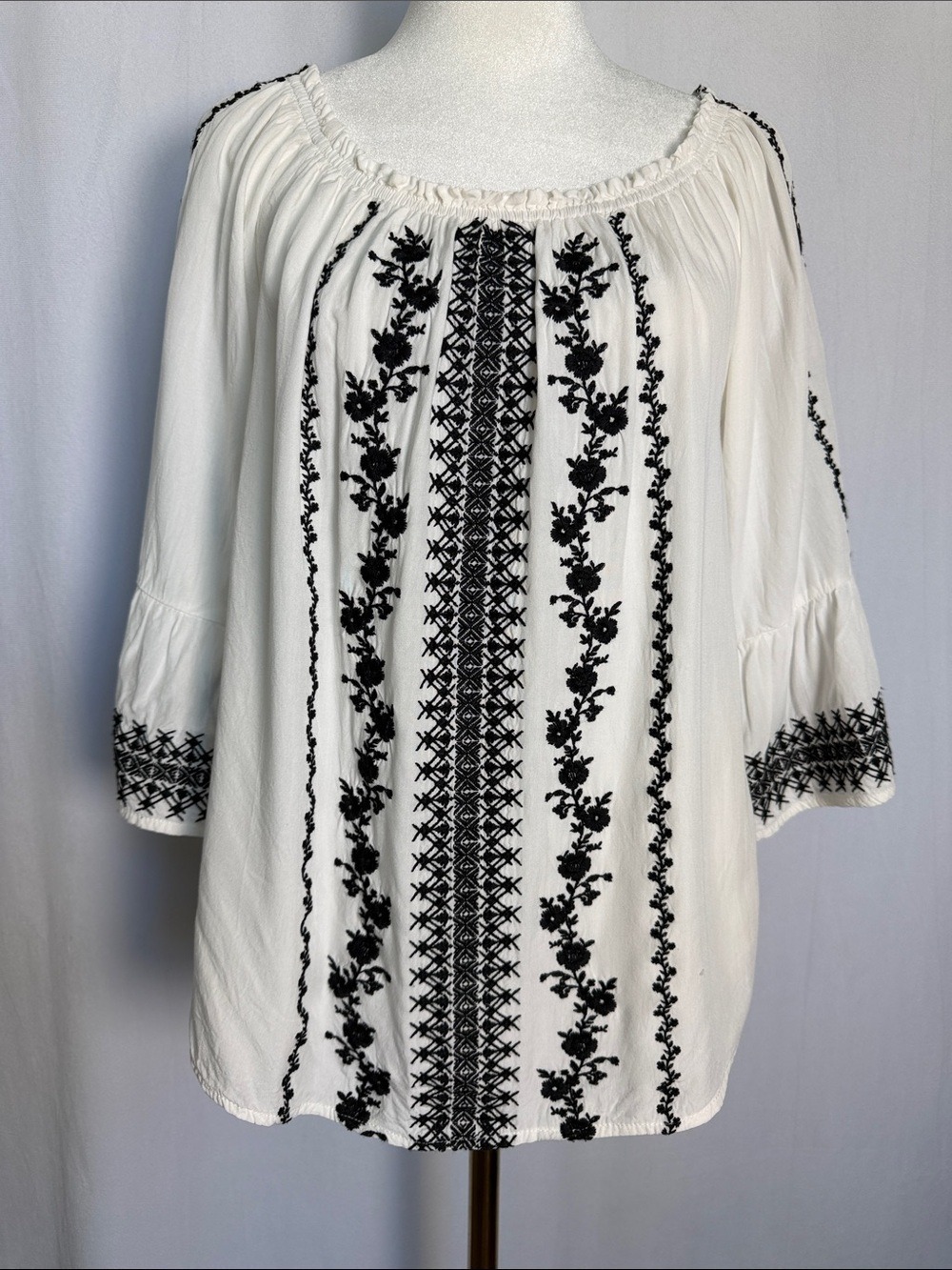 Savanna Jane White Black Embroidered Flowy Blouse Sz L Pullover Western Relaxed